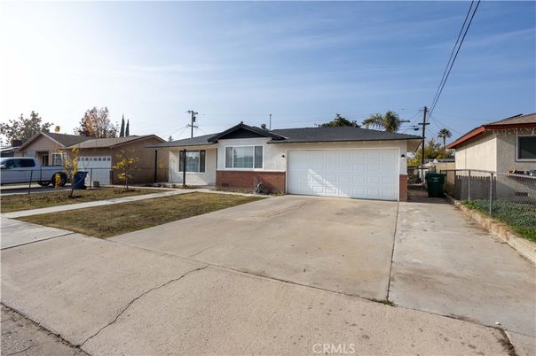 Attached, Exterior, Facade, Ranch