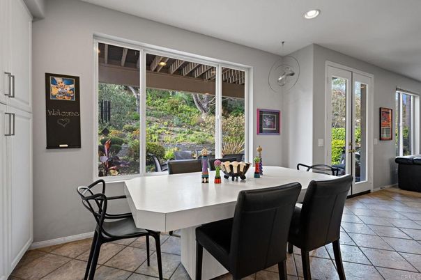 Dining room, Interior, Recessed Lighting
