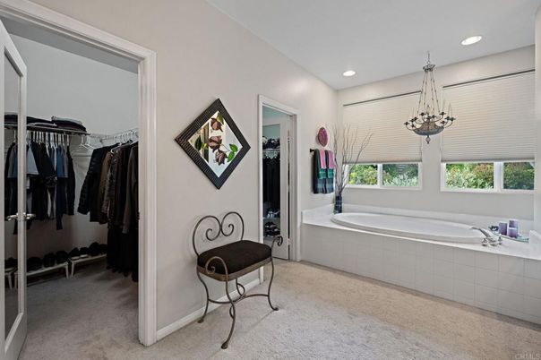 Bathroom, Interior, Pendant Lights, Recessed Lighting, Walk-in Closets