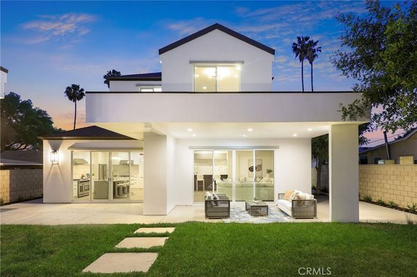 Backyard, Exterior, Facade, Modern