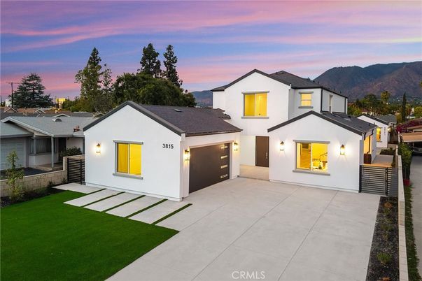 Attached, Exterior, Facade, Farmhouse