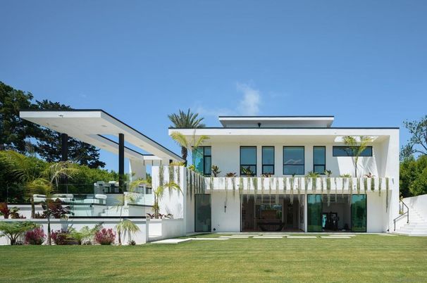 Backyard, Exterior, Facade, Modern