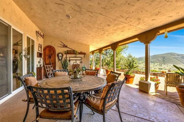 Dining room, Exterior