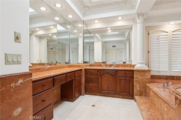 Bathroom, Dual Sink Vanities, Interior, Recessed Lighting