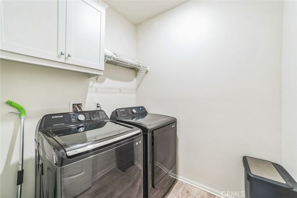 Interior, Washer, Wood Texture Flooring