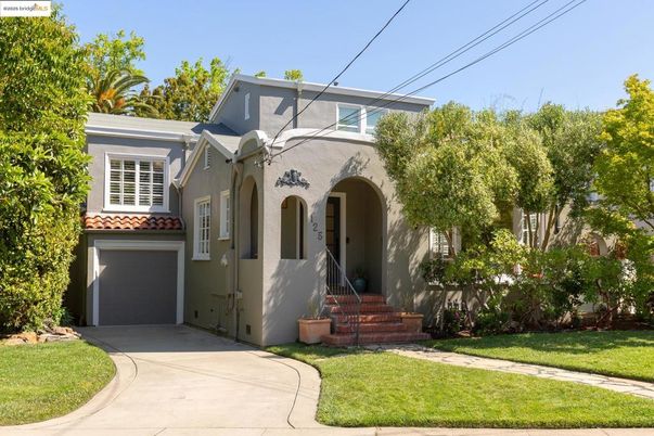 Attached, Exterior, Facade, Spanish Mediterranean