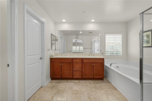 Bathroom, Dual Sink Vanities, Interior, Recessed Lighting