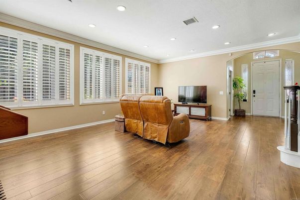 Interior, Recessed Lighting, Wood Texture Flooring
