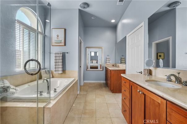 Bathroom, Dual Sink Vanities, Interior, Recessed Lighting