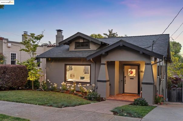 Exterior, Facade, American Craftsman