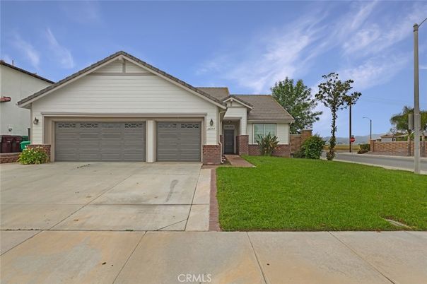 Attached, Exterior, Facade, Ranch