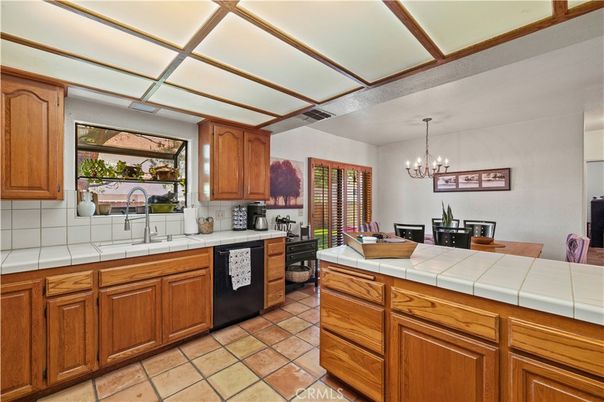 Chandelier, Dining room, Interior, Kitchen, Pendant Lights, Tile Countertops