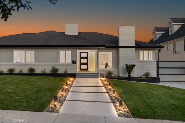 Exterior, Facade, Ranch