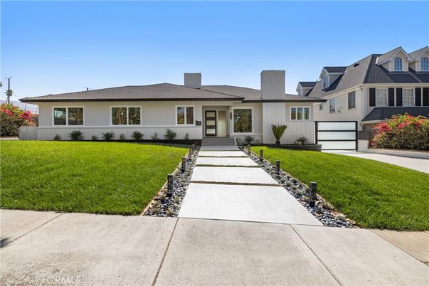 Attached, Exterior, Facade, Ranch