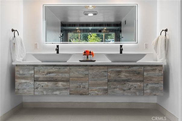 Bathroom, Dual Sink Vanities, Interior