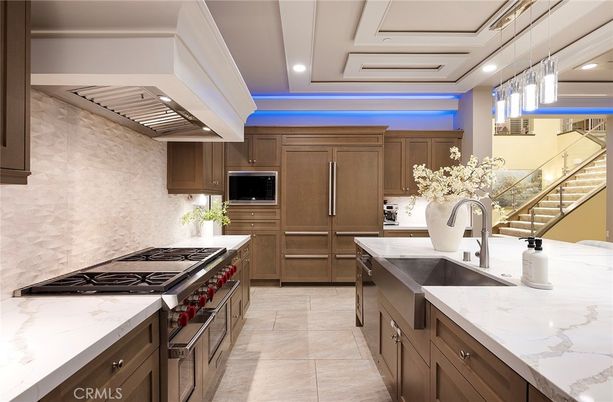 Interior, Kitchen, Pendant Lights, Recessed Lighting, Stainless Steel Appliances
