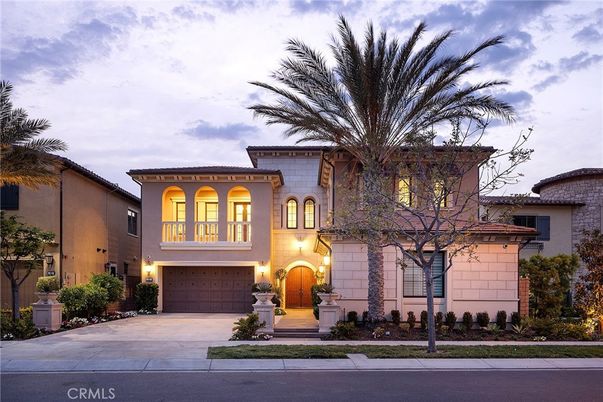 Attached, Exterior, Facade, Mediterranean