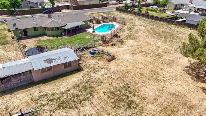 Exterior, Drone