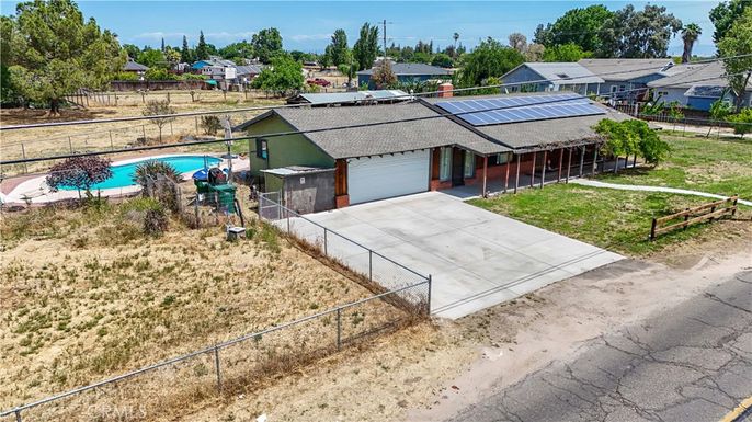 Exterior, Drone