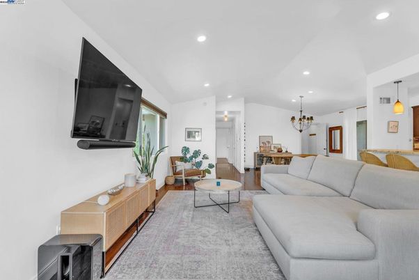 Dining room, Interior, Living room, Pendant Lights, Recessed Lighting, Wood Texture Flooring