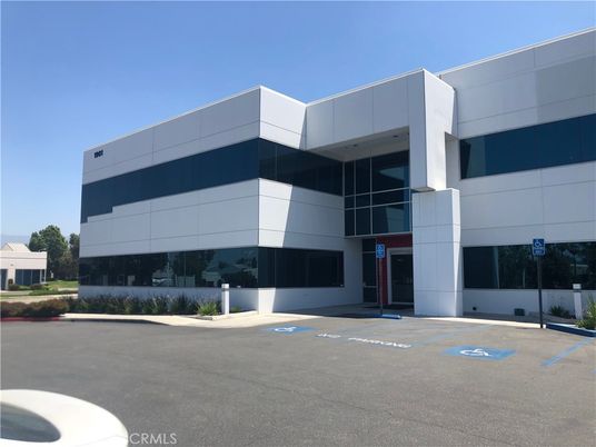 Exterior, Facade, Modern