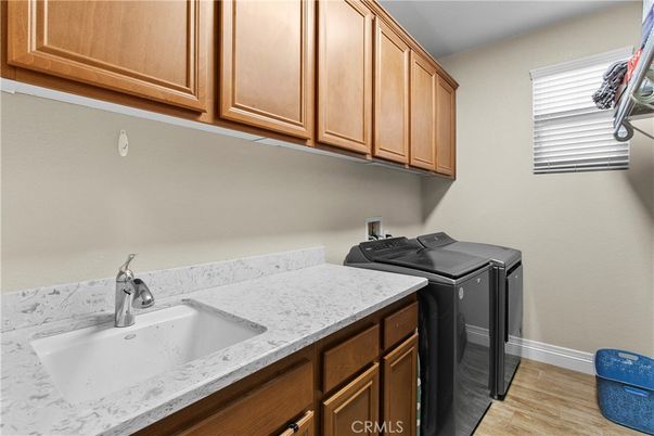 Interior, Washer, Wood Texture Flooring