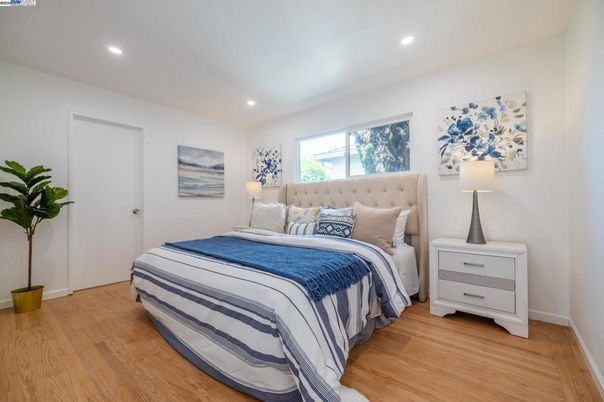 Bedroom, Interior, Recessed Lighting, Wood Texture Flooring