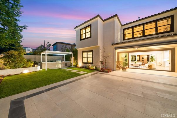 Backyard, Exterior, Hot Tub
