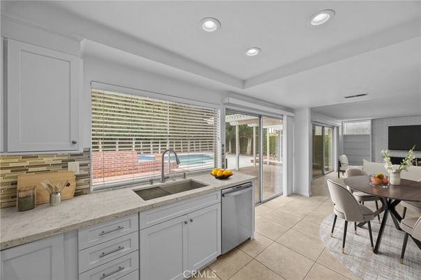 Dining room, Interior, Kitchen, Recessed Lighting