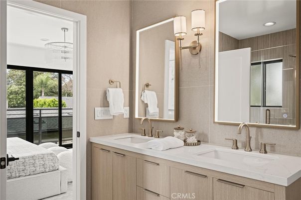 Bathroom, Dual Sink Vanities, Interior, Recessed Lighting