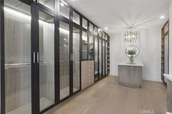Interior, Pendant Lights, Walk-in Closets, Wood Texture Flooring