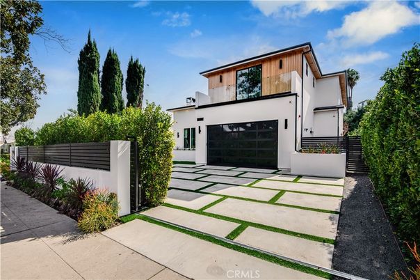 Attached, Exterior, Facade, Modern