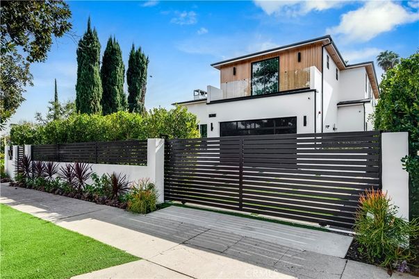 Attached, Exterior, Facade, Modern