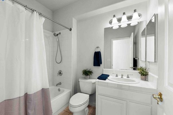 Bathroom, Interior, Tile Countertops