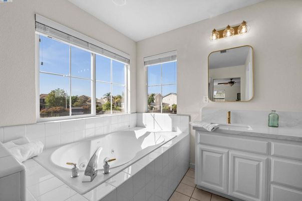 Bathroom, Dual Sink Vanities, Interior, Recessed Lighting