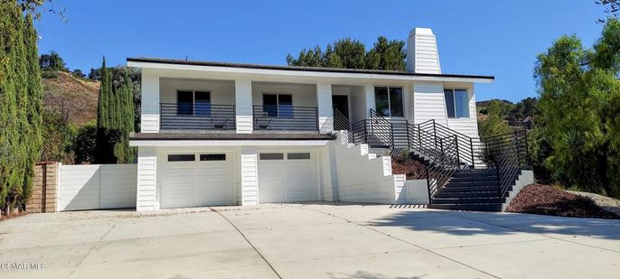 Attached, Exterior, Facade, Modern