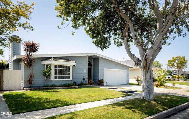Attached, Exterior, Facade, Ranch
