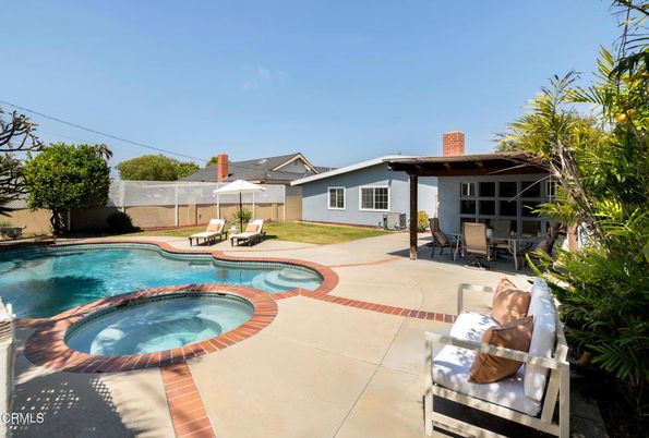 Exterior, Pool