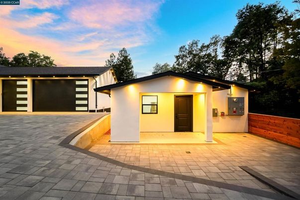 Detached Garage, Exterior