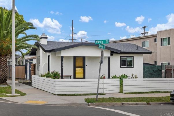 Exterior, Facade, Ranch