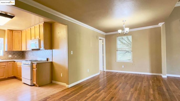 Chandelier, Interior, Kitchen, Wood Texture Flooring