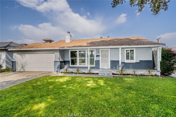 Attached, Exterior, Facade, Ranch