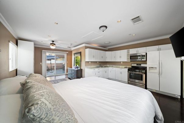 Bedroom, Interior, Kitchen, Recessed Lighting, Stainless Steel Appliances