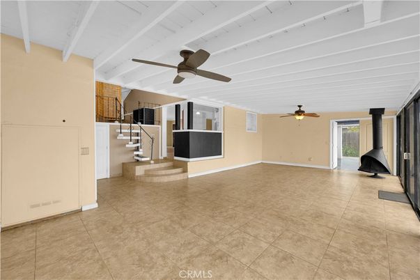 Empty room, Interior