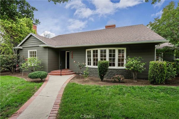Exterior, Facade, Ranch