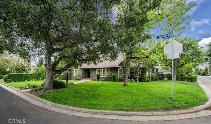 Exterior, Facade, Ranch