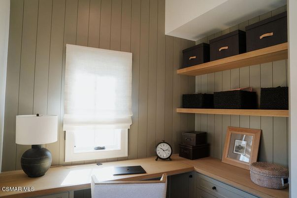 Home Office, Interior