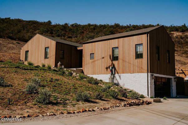 Exterior, Facade, Farmhouse