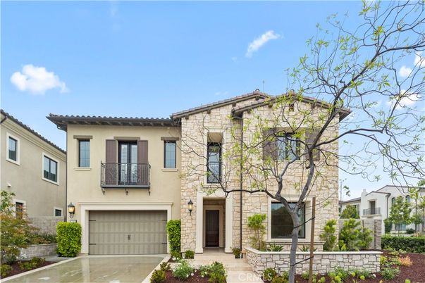 Attached, Exterior, Facade, Mediterranean