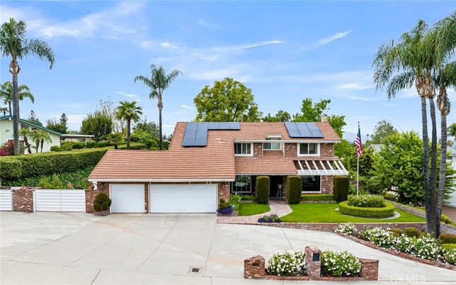 Attached, Exterior, Facade, Solar Panels, Modern